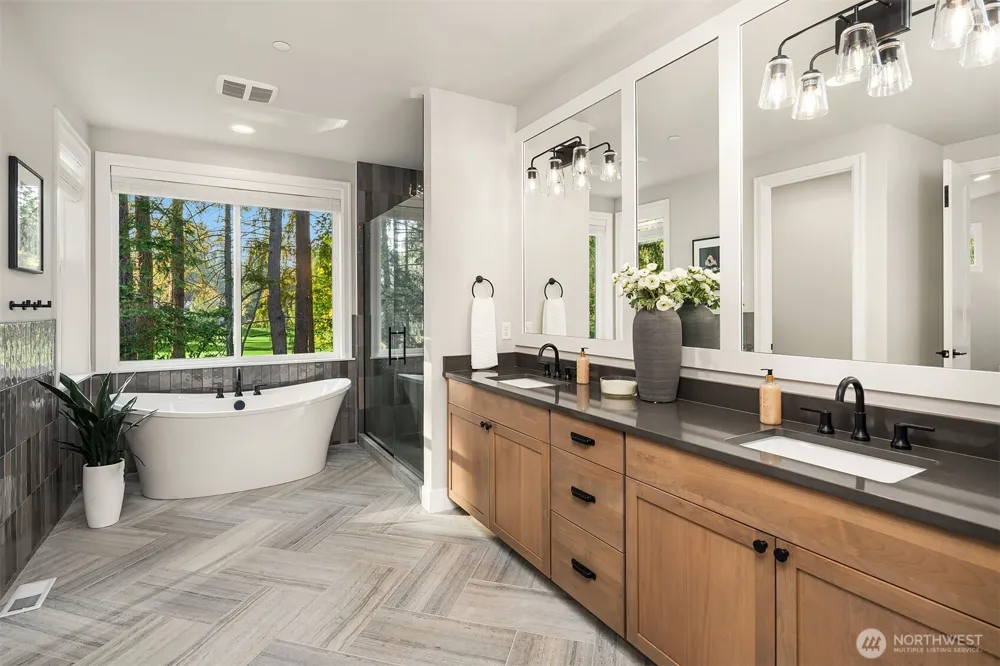 2025 211th Avenue NE Sammamish, WA 98074