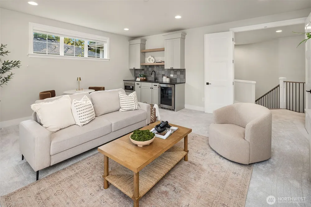 2025 211th Avenue NE Sammamish, WA 98074