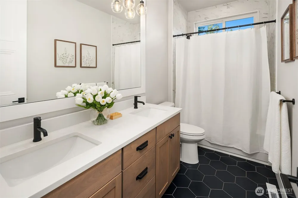 2025 211th Avenue NE Sammamish, WA 98074