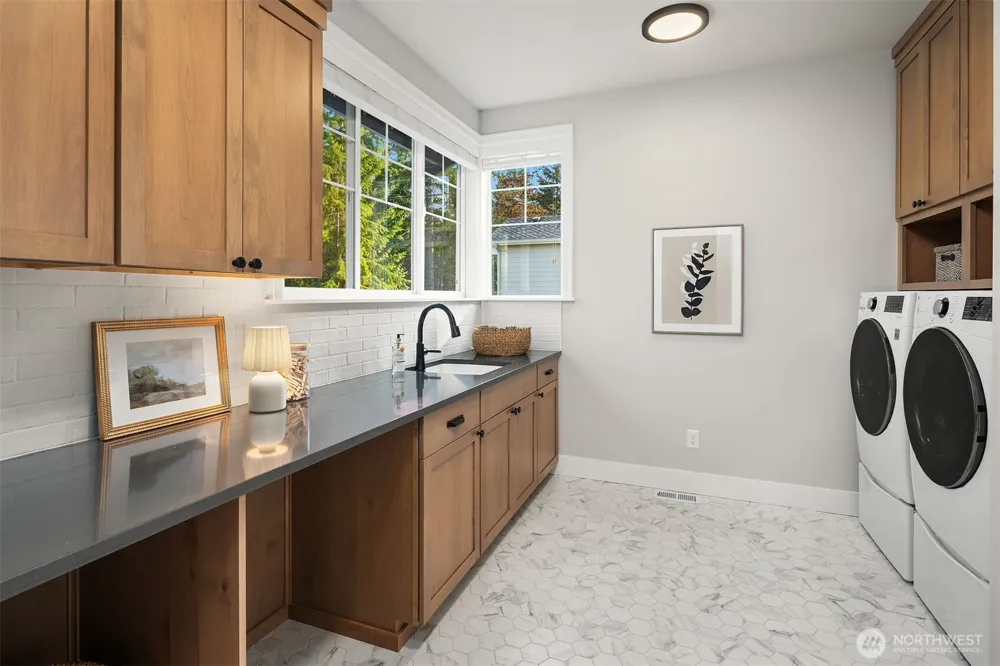 2025 211th Avenue NE Sammamish, WA 98074