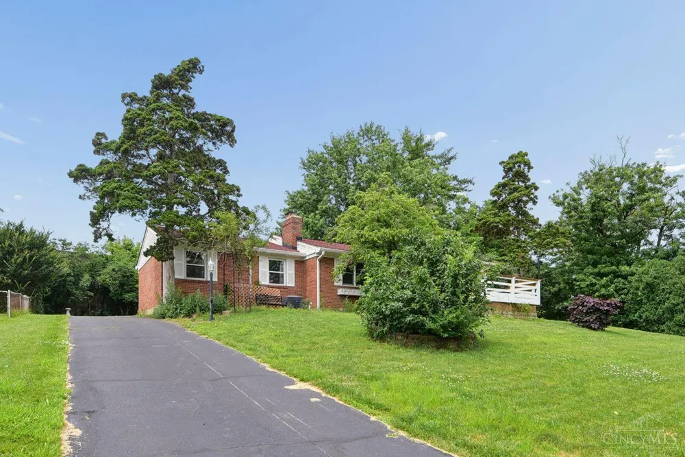 10421 Twinkle Lane Montgomery, OH 45242