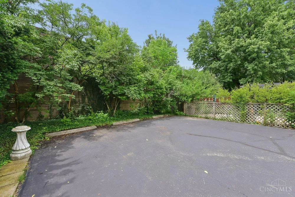 10421 Twinkle Lane Montgomery, OH 45242
