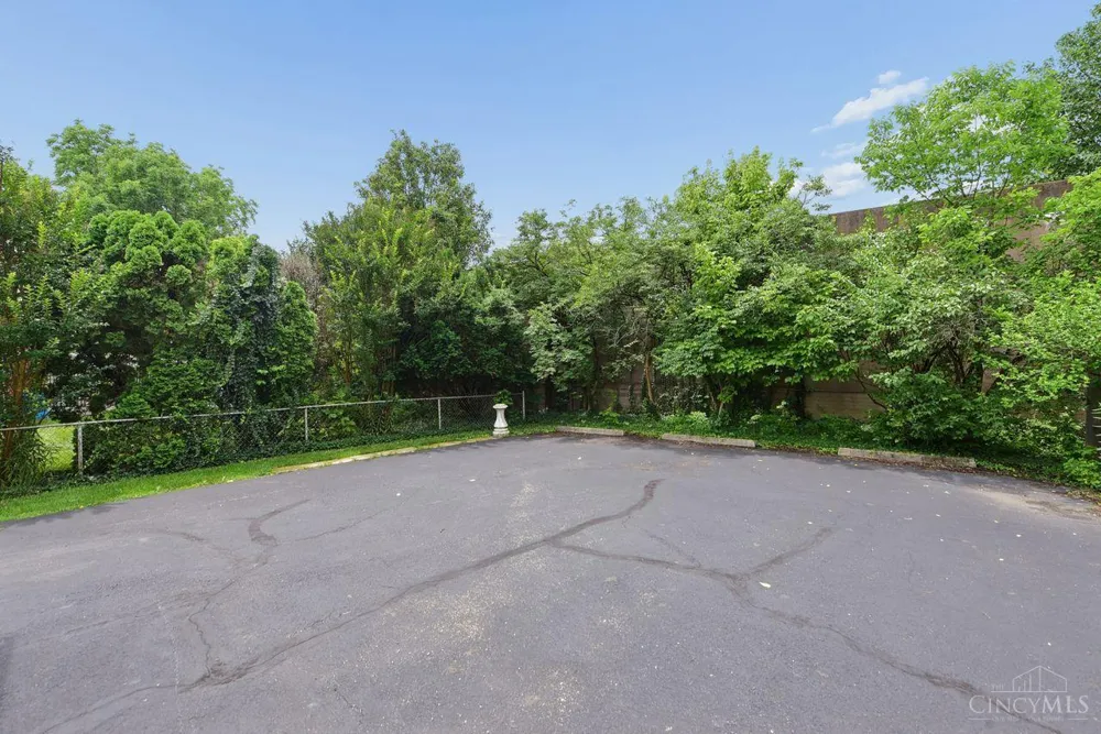 10421 Twinkle Lane Montgomery, OH 45242