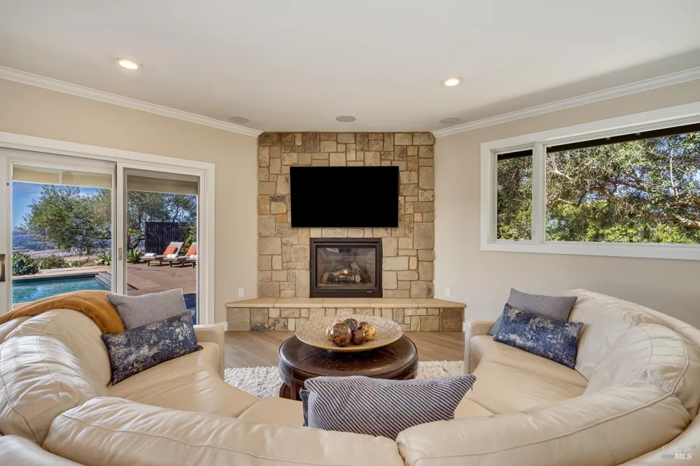 4737 Pressley Road Santa Rosa, CA 95404