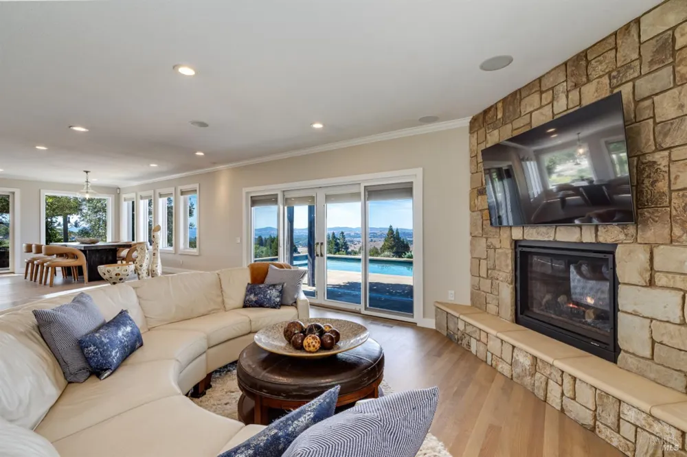 4737 Pressley Road Santa Rosa, CA 95404