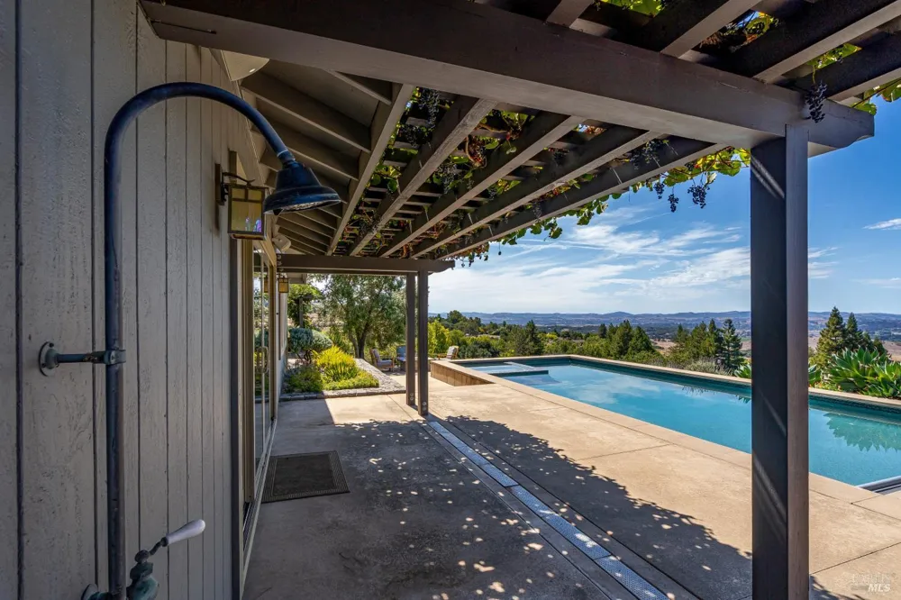 4737 Pressley Road Santa Rosa, CA 95404