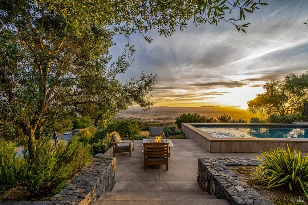 4737 Pressley Road Santa Rosa, CA 95404
