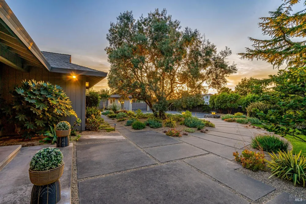 4737 Pressley Road Santa Rosa, CA 95404
