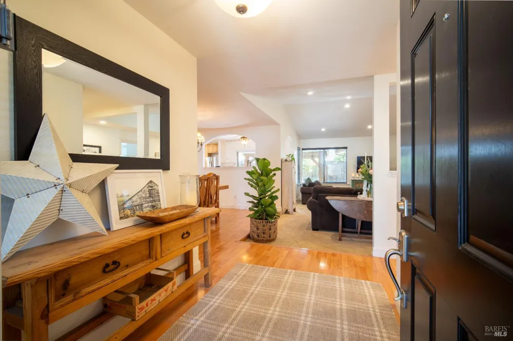 1119 Santa Cruz Way Rohnert Park, CA 94928