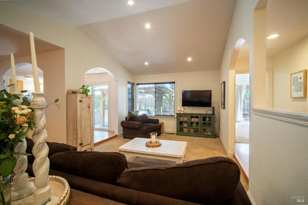 1119 Santa Cruz Way Rohnert Park, CA 94928