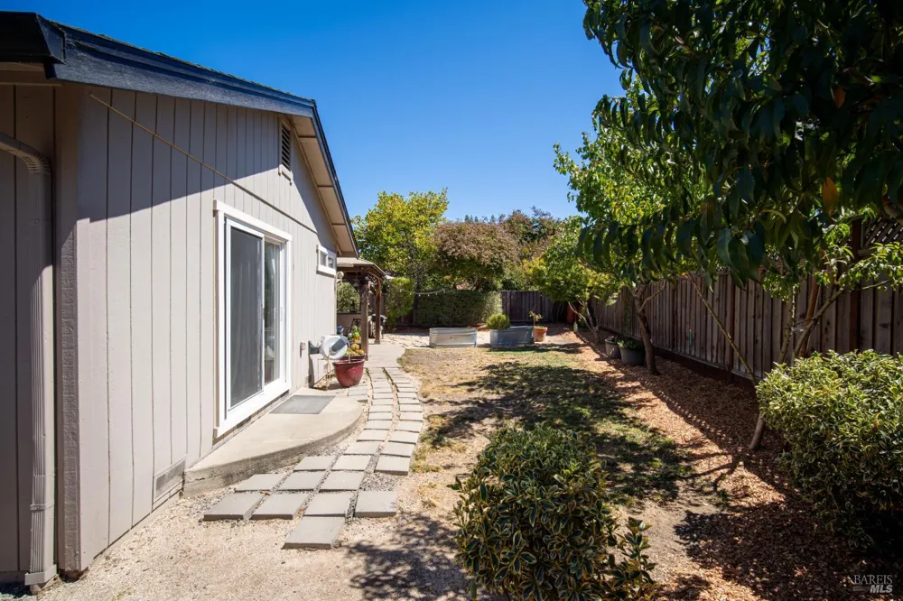 1119 Santa Cruz Way Rohnert Park, CA 94928