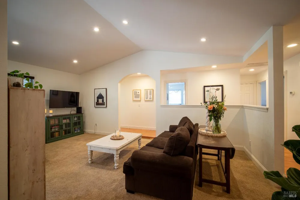 1119 Santa Cruz Way Rohnert Park, CA 94928