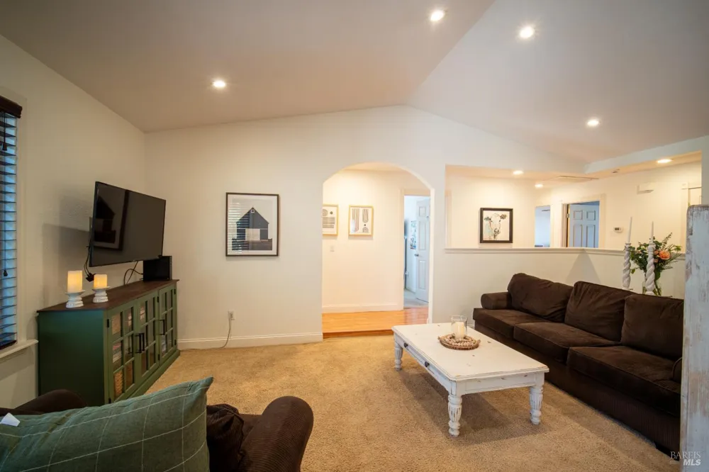 1119 Santa Cruz Way Rohnert Park, CA 94928