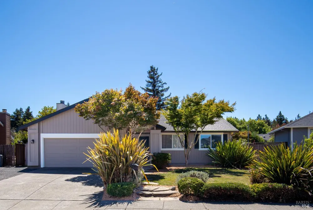 1119 Santa Cruz Way Rohnert Park, CA 94928