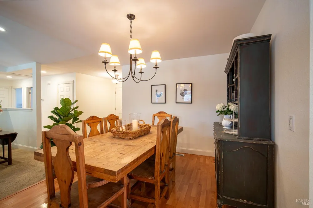 1119 Santa Cruz Way Rohnert Park, CA 94928