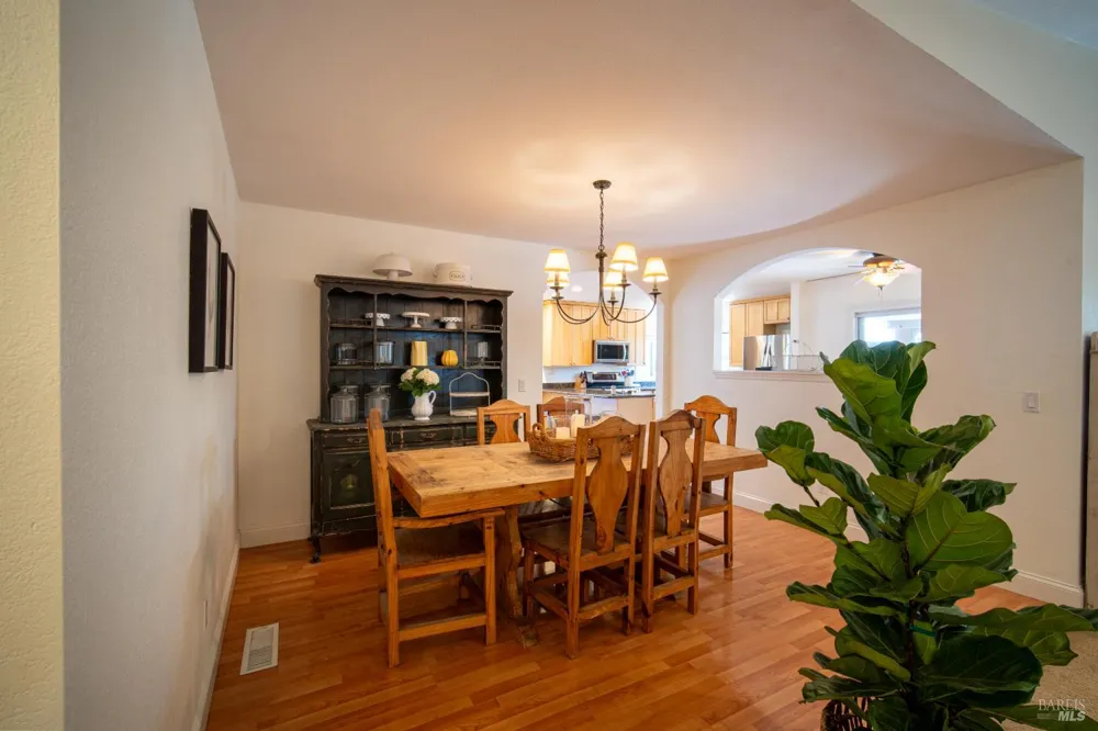 1119 Santa Cruz Way Rohnert Park, CA 94928