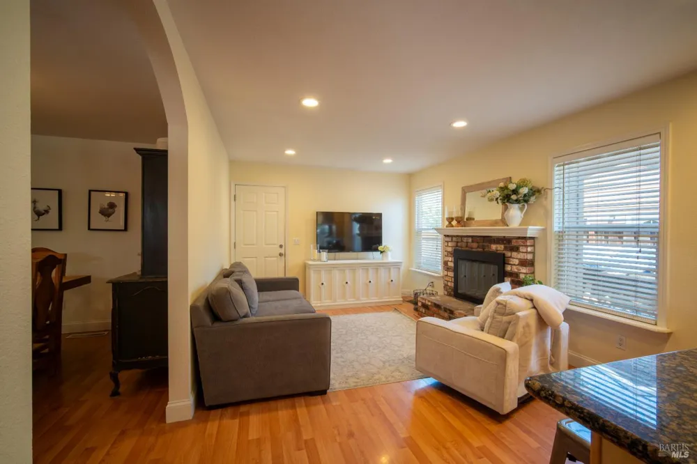 1119 Santa Cruz Way Rohnert Park, CA 94928