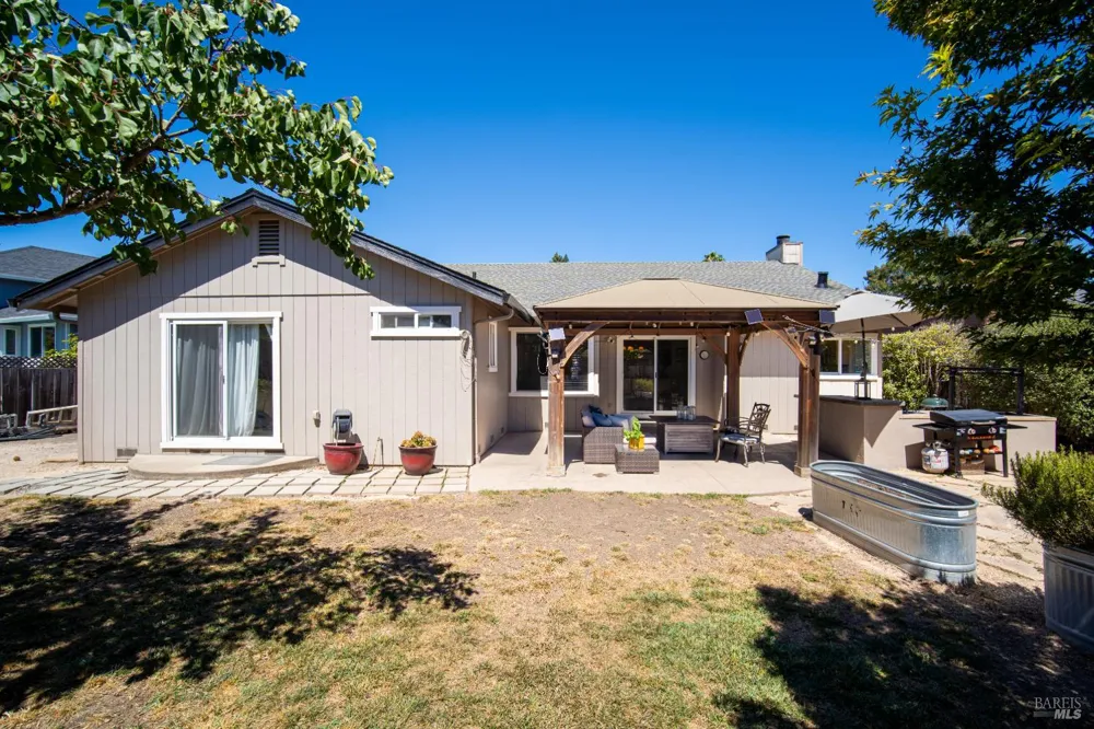 1119 Santa Cruz Way Rohnert Park, CA 94928