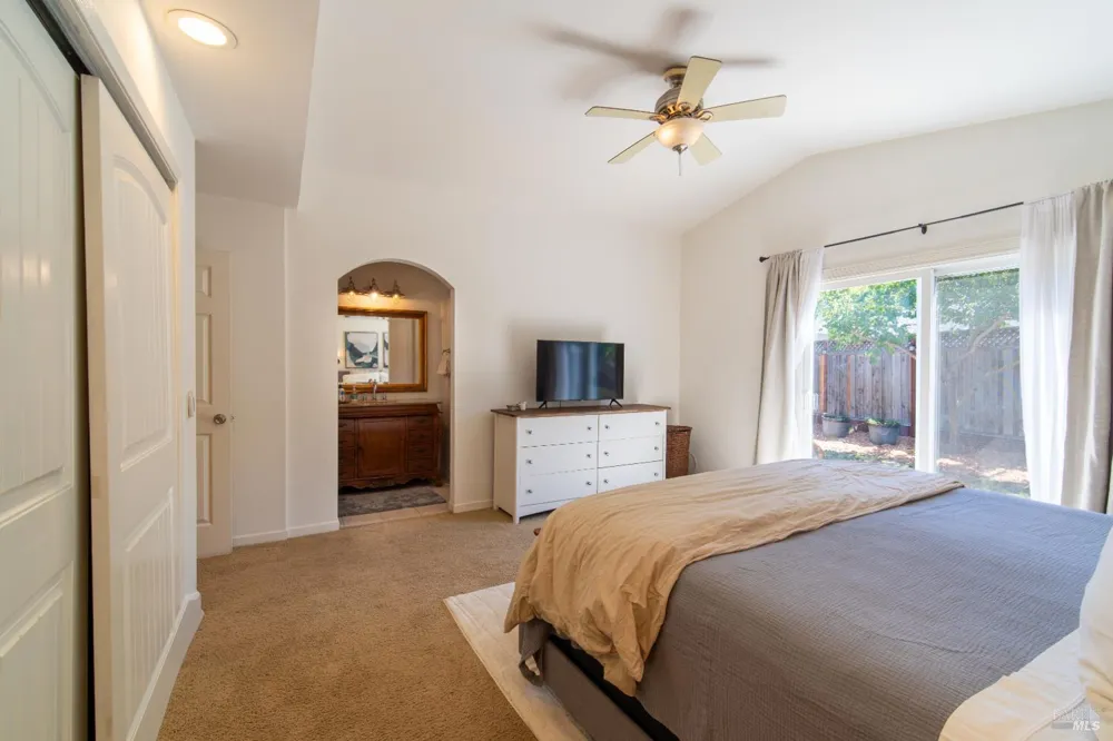 1119 Santa Cruz Way Rohnert Park, CA 94928