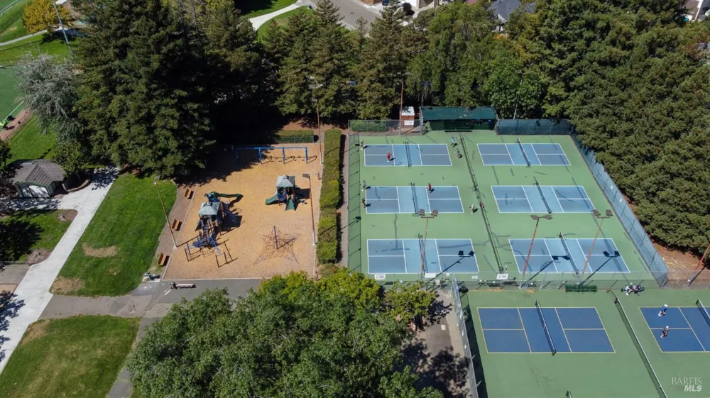 1119 Santa Cruz Way Rohnert Park, CA 94928