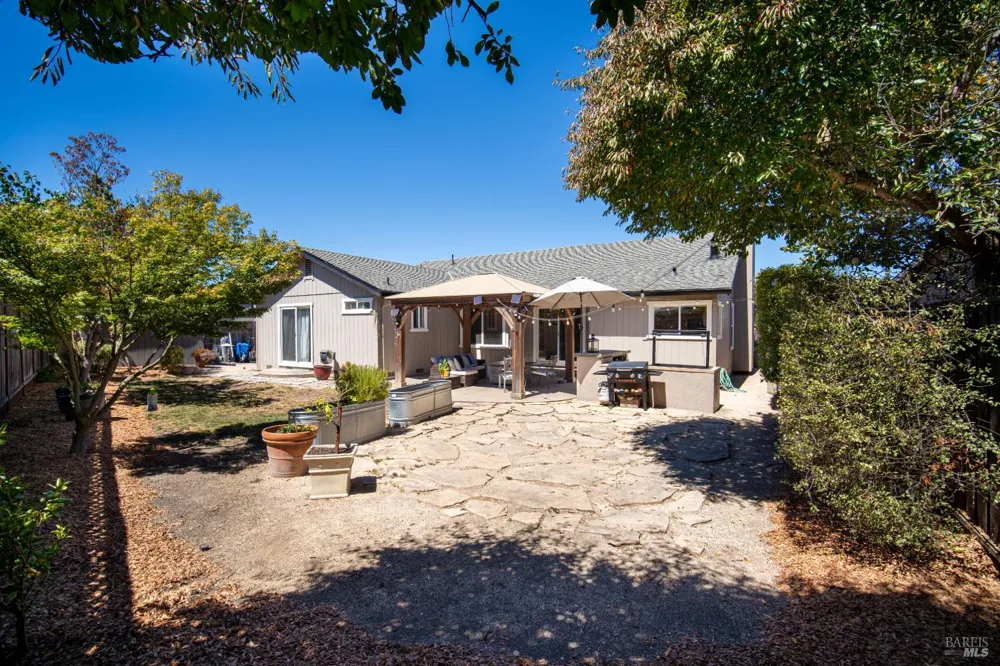 1119 Santa Cruz Way Rohnert Park, CA 94928