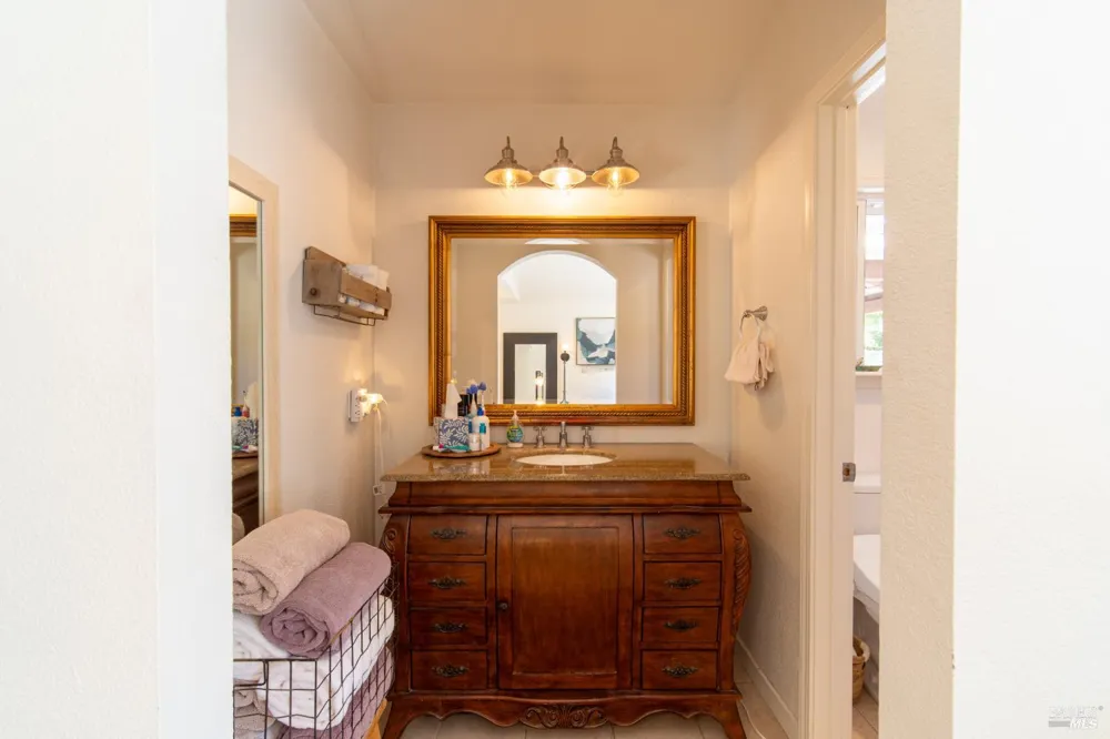 1119 Santa Cruz Way Rohnert Park, CA 94928