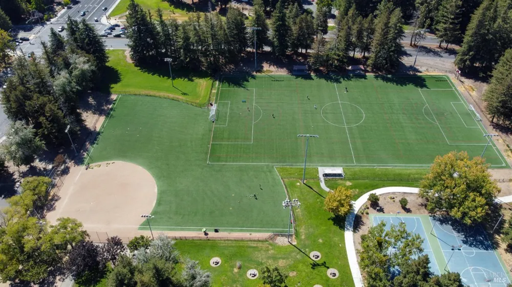 1119 Santa Cruz Way Rohnert Park, CA 94928