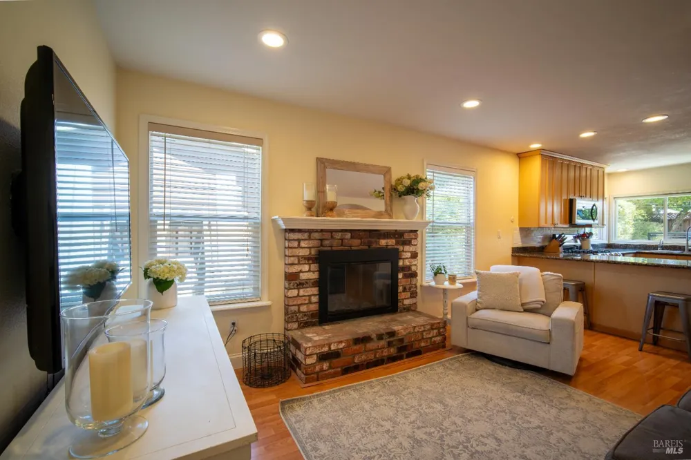 1119 Santa Cruz Way Rohnert Park, CA 94928
