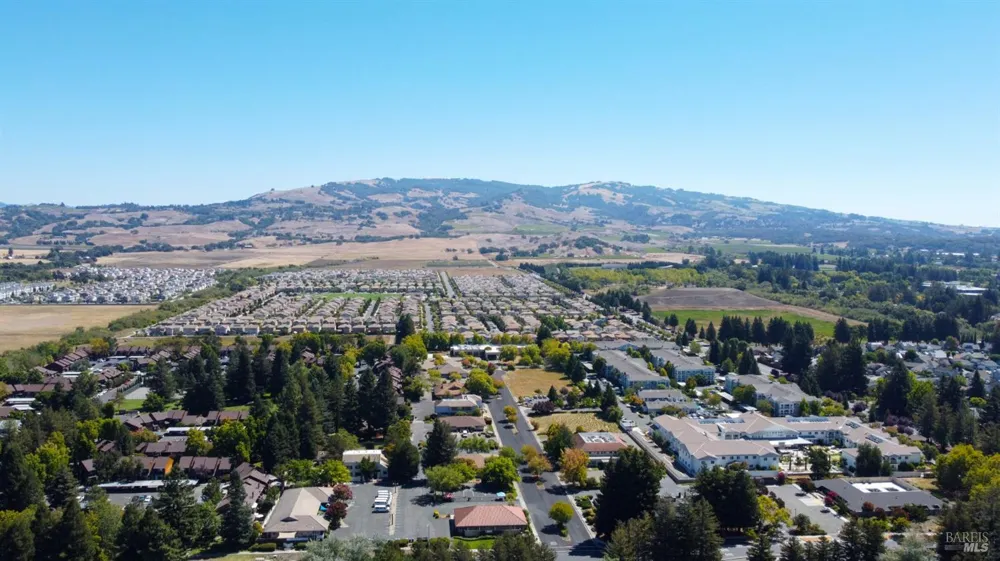 1119 Santa Cruz Way Rohnert Park, CA 94928
