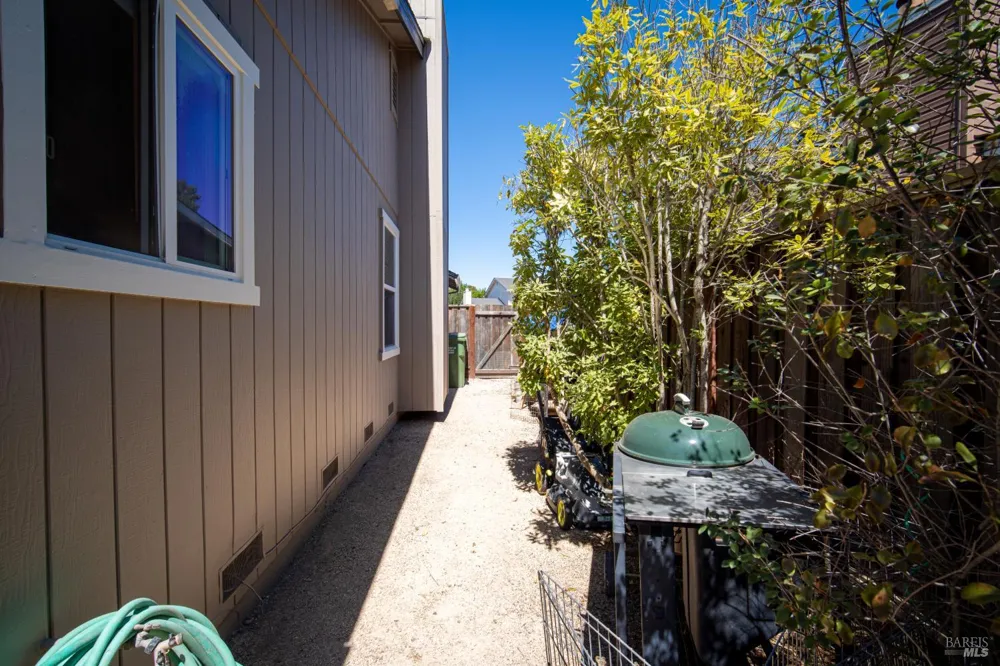 1119 Santa Cruz Way Rohnert Park, CA 94928