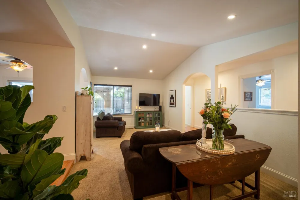 1119 Santa Cruz Way Rohnert Park, CA 94928