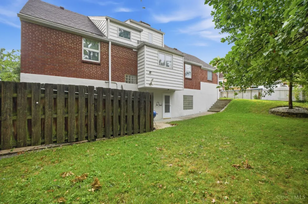 5557 Fairwood Road Green, OH 45239