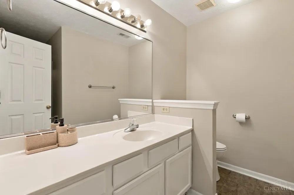 7576 Lake Pointe Hamilton, OH 45039