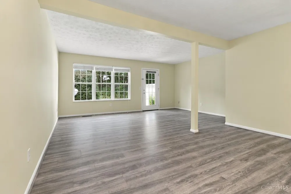 7576 Lake Pointe Hamilton, OH 45039
