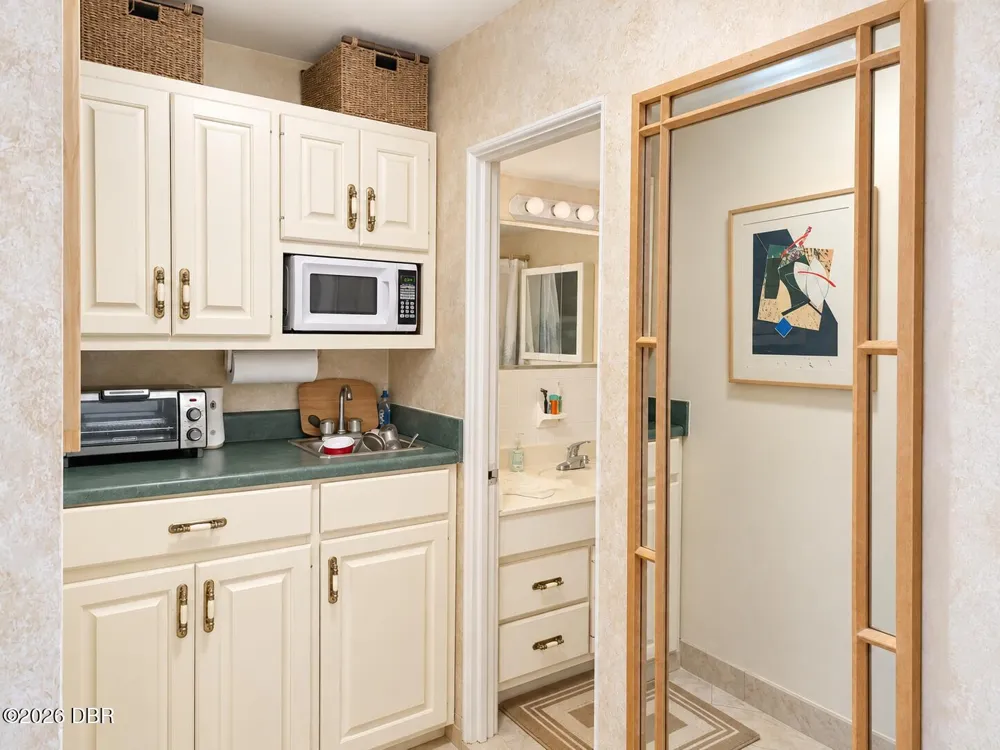 1233 S Atlantic Avenue #210 Daytona Beach, FL 32118