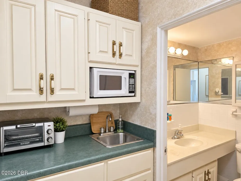 1233 S Atlantic Avenue #210 Daytona Beach, FL 32118