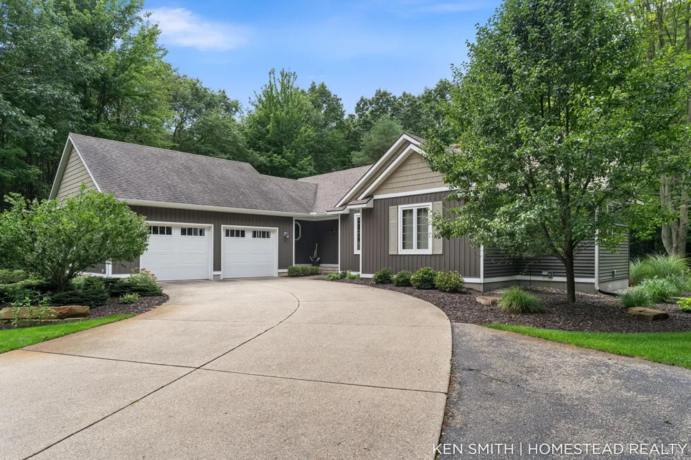1876 Columbus Street Park Township, MI 49424