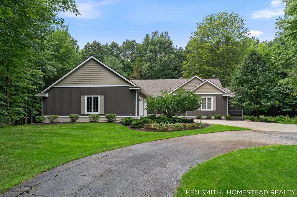 1876 Columbus Street Park Township, MI 49424
