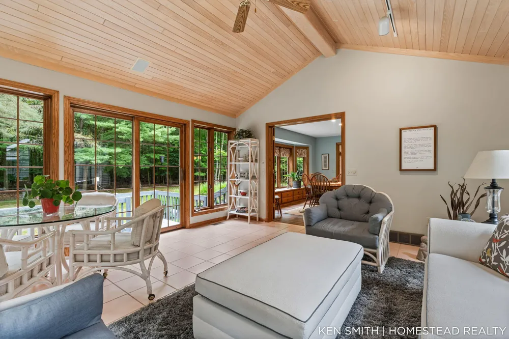 1876 Columbus Street Park Township, MI 49424