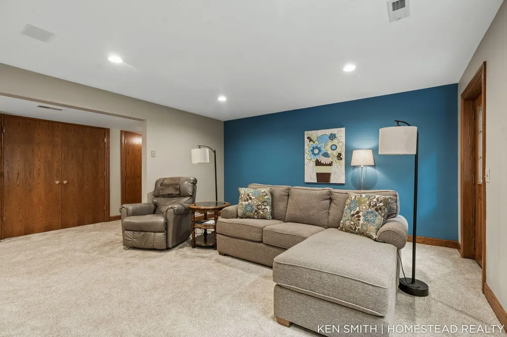 1876 Columbus Street Park Township, MI 49424