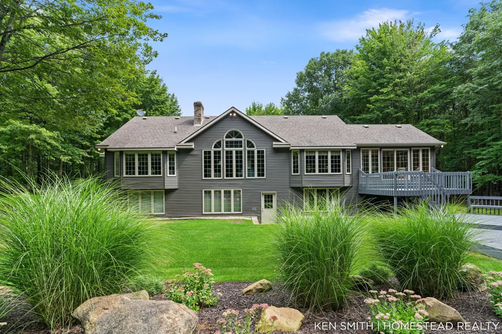 1876 Columbus Street Park Township, MI 49424