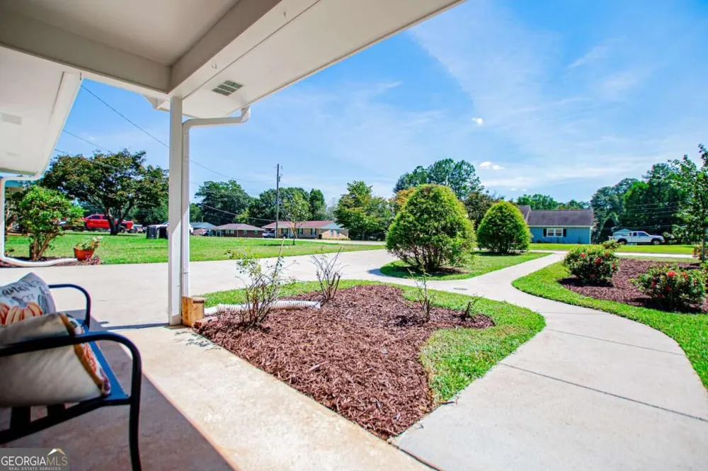 95 E Barbara LN Carrollton, GA 30117