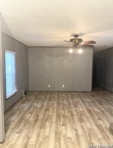 404 Hollow Oak La Vernia, TX 78121