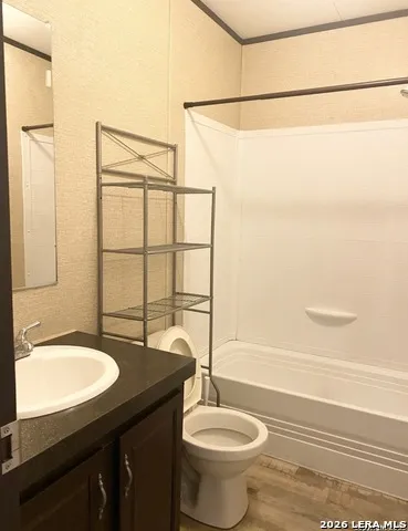 404 Hollow Oak La Vernia, TX 78121