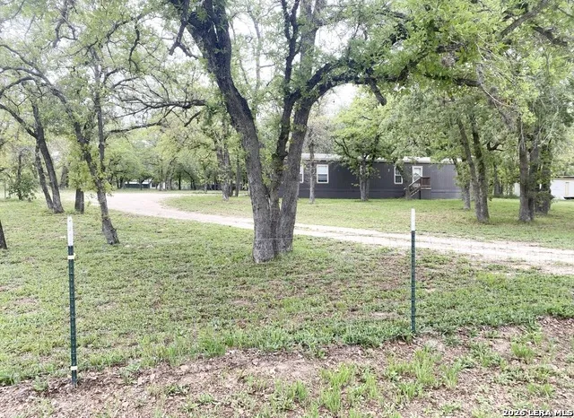 404 Hollow Oak La Vernia, TX 78121