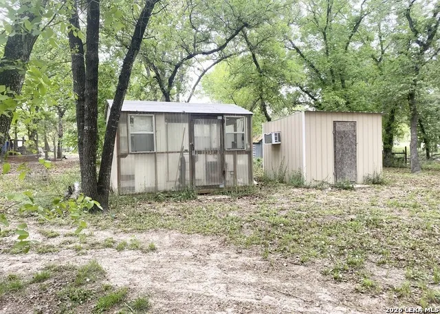 404 Hollow Oak La Vernia, TX 78121