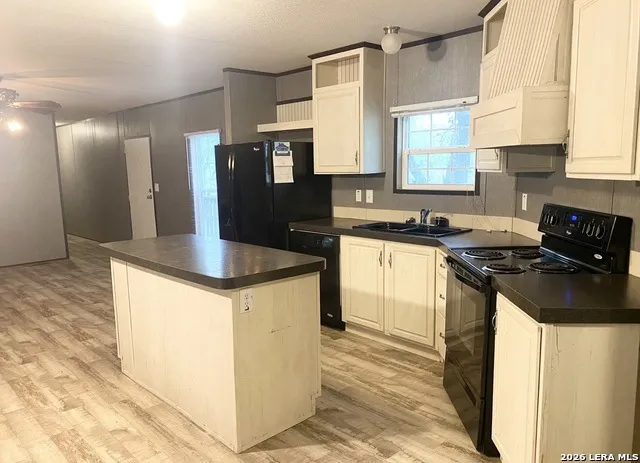 404 Hollow Oak La Vernia, TX 78121