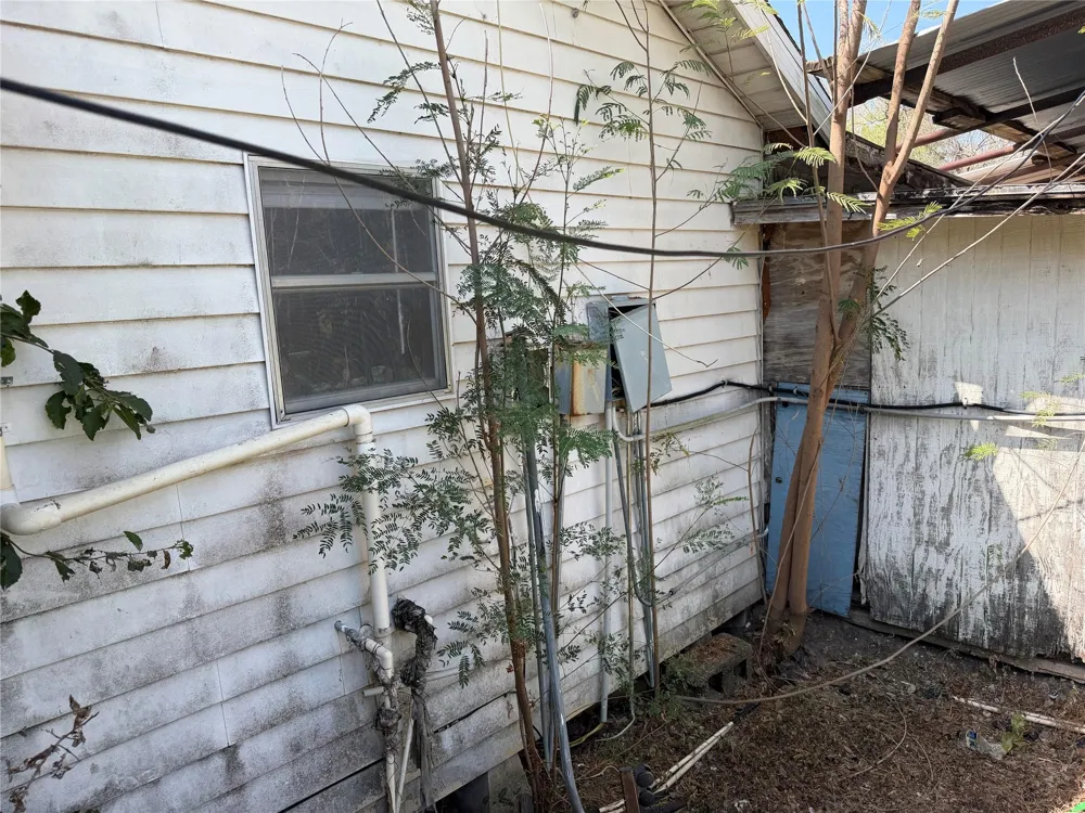 420 E Avenue D Avenue Kingsville, TX 78363