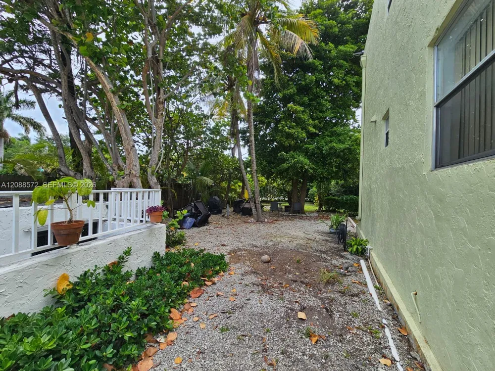 520 NE 38th St #12 Miami, FL 33137