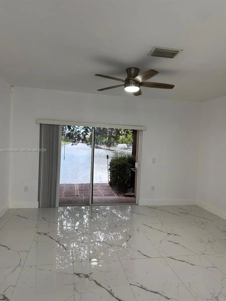 5937 Riverside Ave #. Tamarac, FL 33321